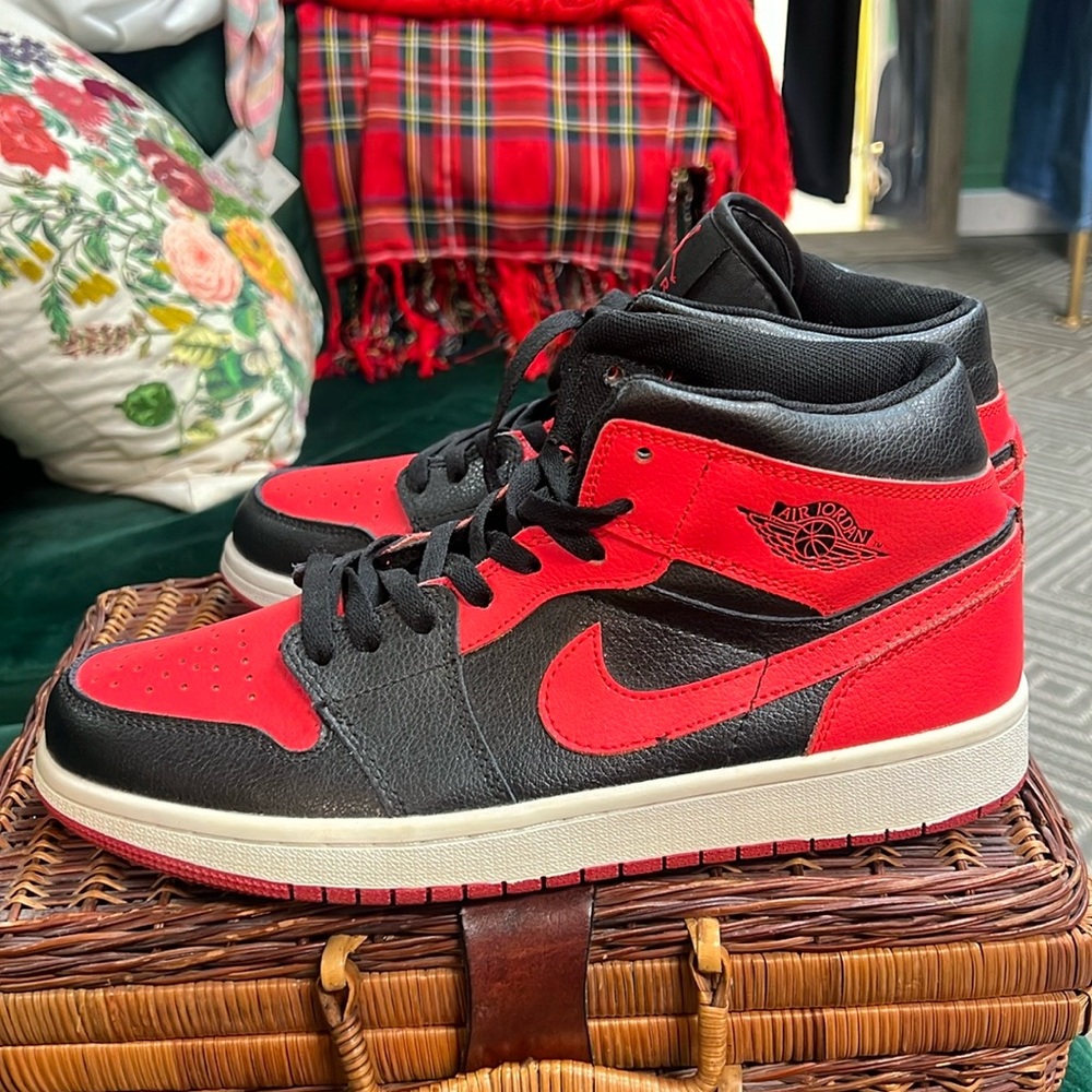 Jordan Men’s Athletic Shoes - Black & Red Air Jordan 1 Mid